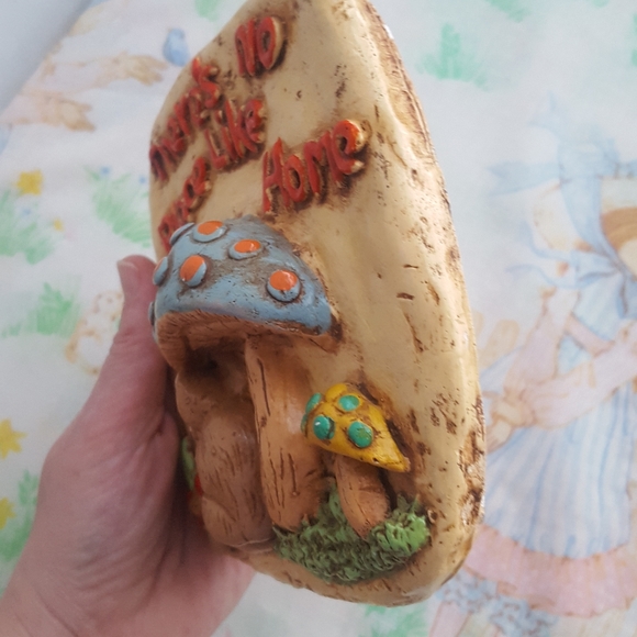 Vintage 3D Mushroom Mouse Wall Hanging - Picture 6 of 9